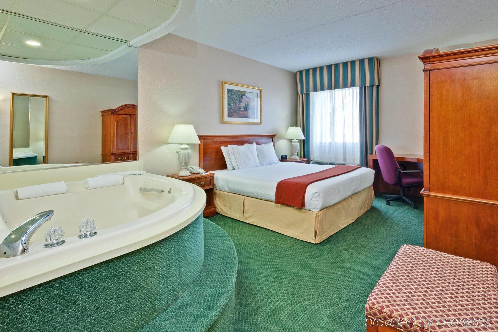 Holiday Inn Express Detroit-Warren/General Motors Technology Center By Ihg Cameră foto